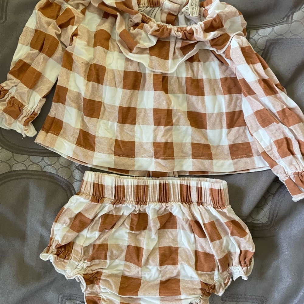 Kate Quinn 3-6 month fall set. Long sleeve with bloomer shorts